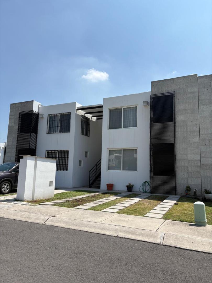 CASA EN VENTA EN FRACCIONAMIENTO VIÑEDOS